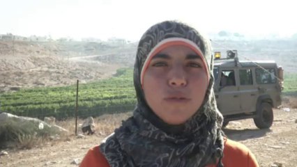 Israel army protect Palestinian pupils from settlers