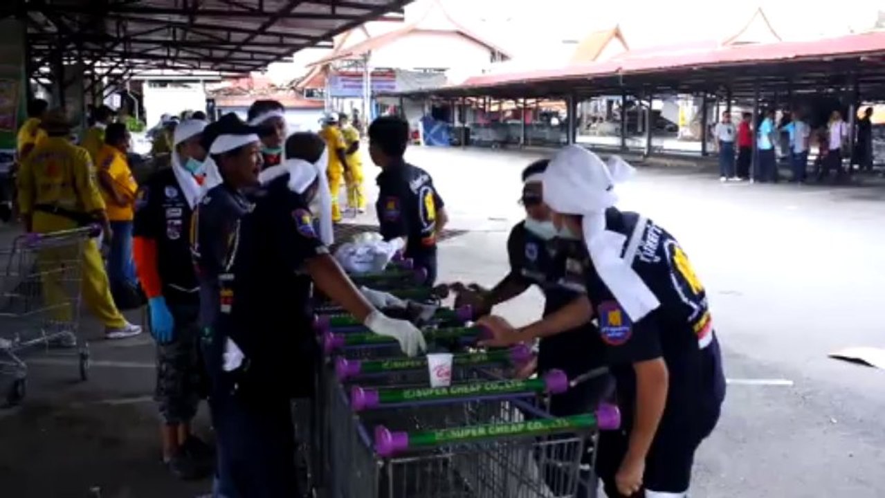 Phuket (Thailande) 17/10/2013 Recherches dans les decombres de l incendie