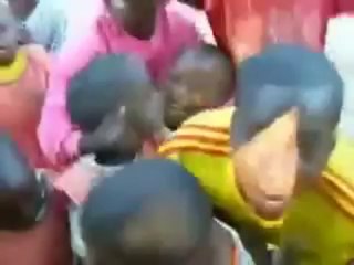 Niños de Malawi cantando ¡Vamos mi Sevilla, vamos campeón!