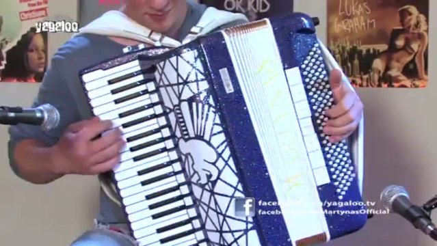 MARTYNAS spielt Katy Perrys Hit HOT'N'COLD