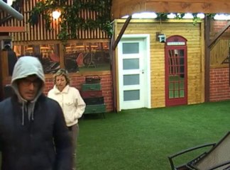 Стратезите - на вечерна обиколка в двора