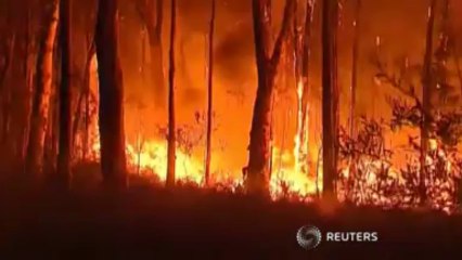 Fire threatens more Australia homes