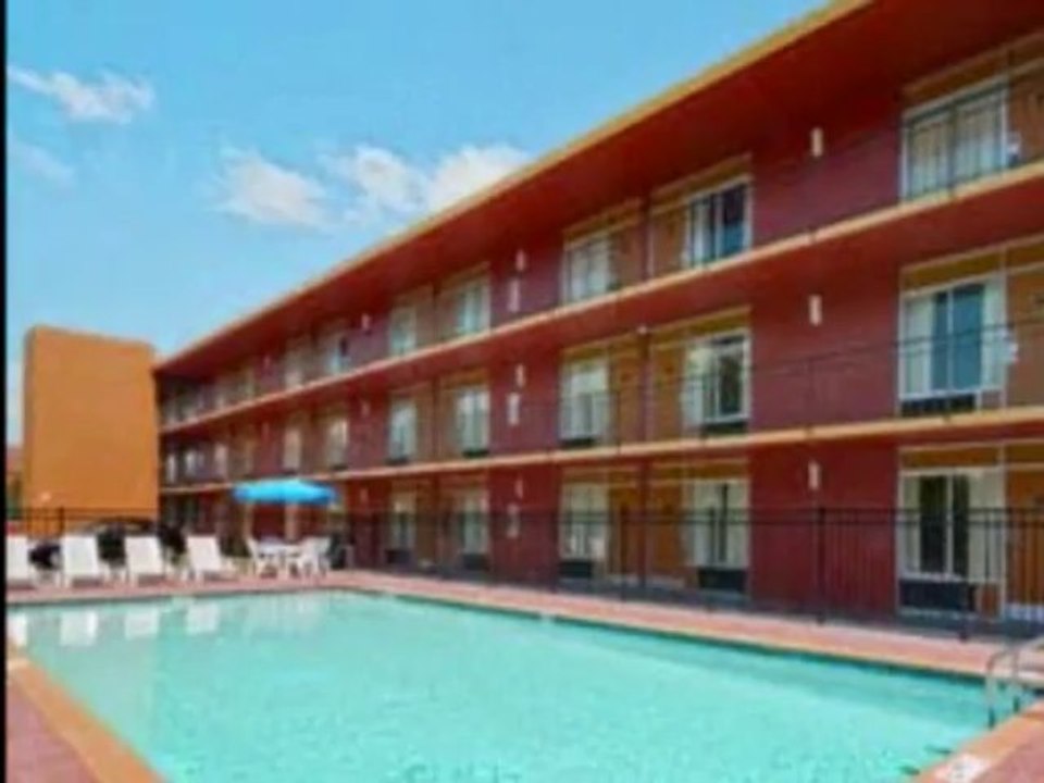 Hotel near aquatica