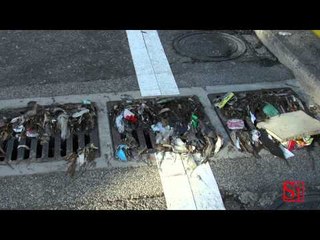 Napoli - Il sottopasso Claudio diventa mini discarica (17.10.13)