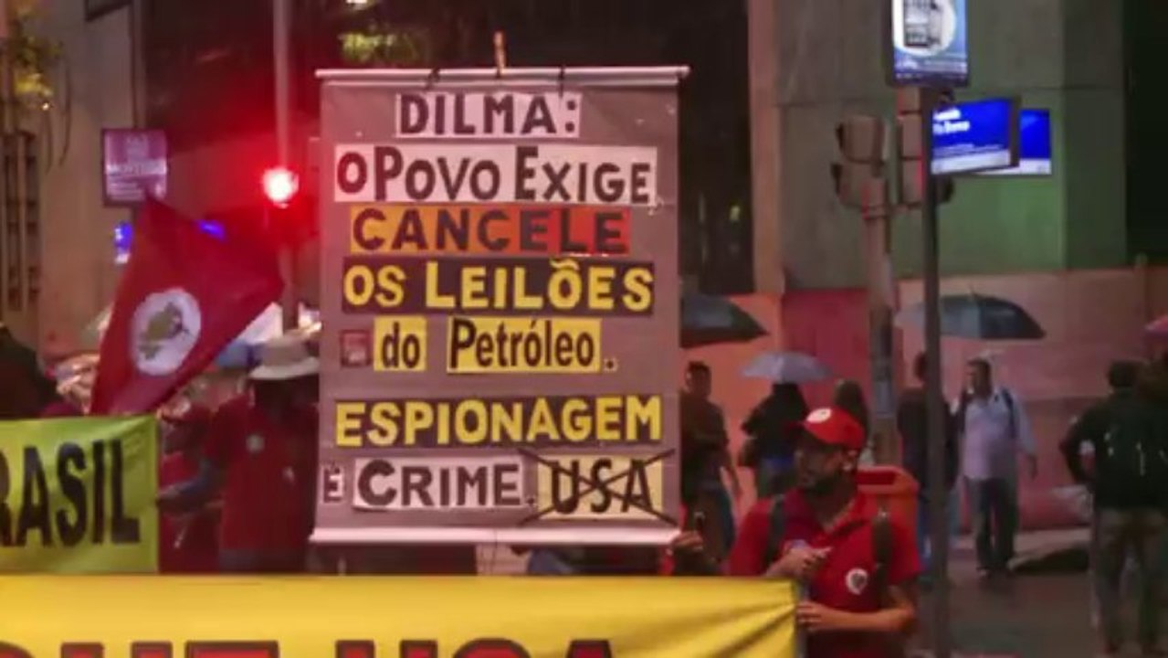 Brésil: manifestation des employés du géant pétrolier Petrobras