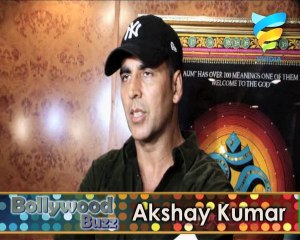 Akshay Kumar Gets Mobbed During Boss Promotion