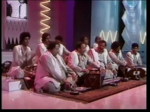 NUSRAT FATEH ALI KHAN - Aaj Rang Hay Ri Maa Rang Hay Ri