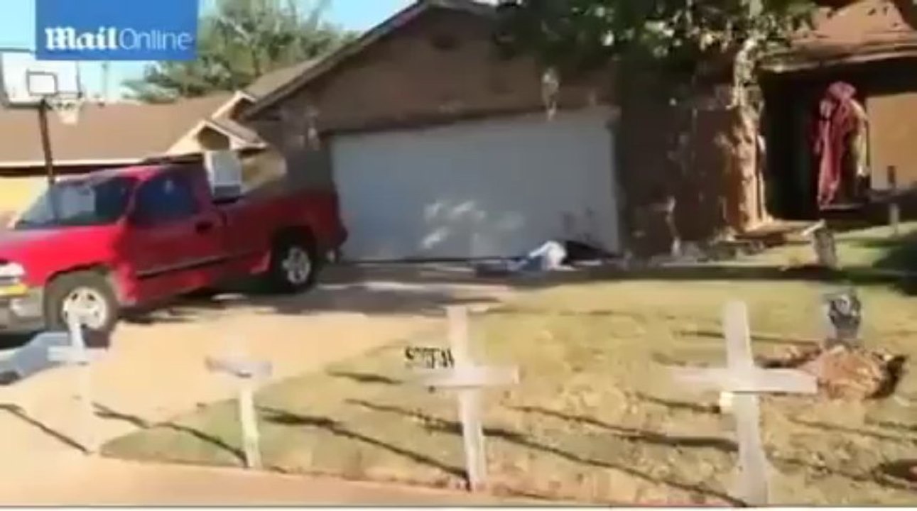 [RAW] Most realistic Halloween decorations ever 2013