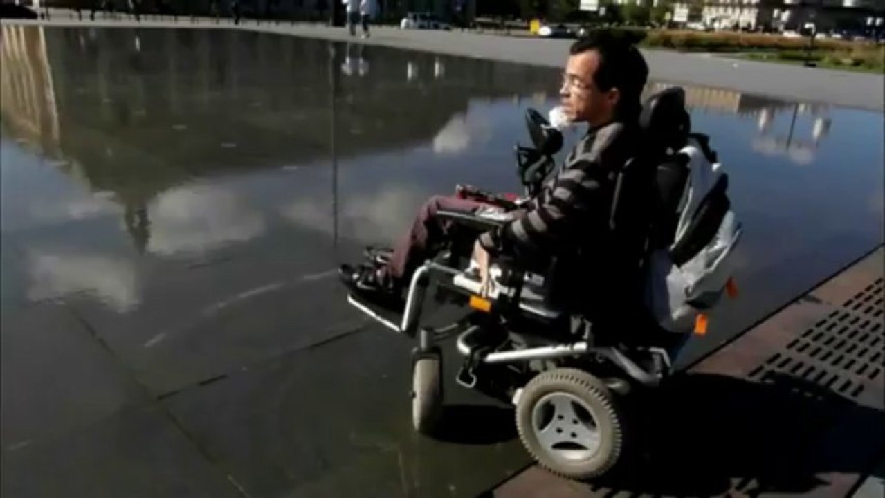Steve et le miroir d'eau de Bordeaux