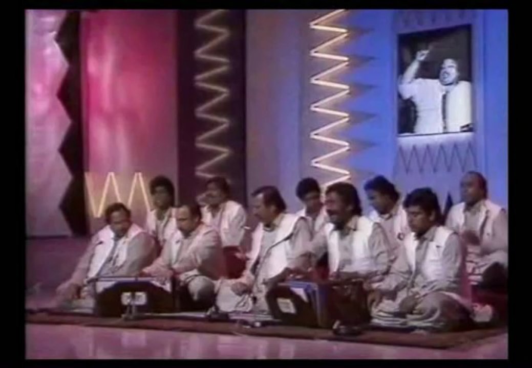 NUSRAT FATEH ALI KHAN - Manqabat - Badal Gayi Mere Dil Ki Duniya