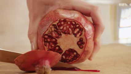 How to seed pomegranates without the mess