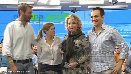 Candidato NNGG rompe foto de Bárcenas ante Aguirre