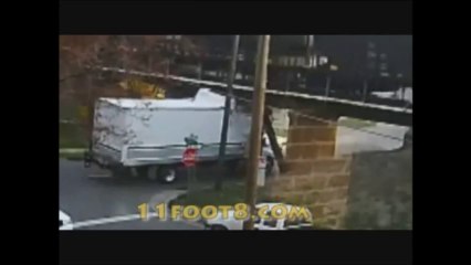 "T'es sur que ça passe?!" Compilation d'accident de camion!