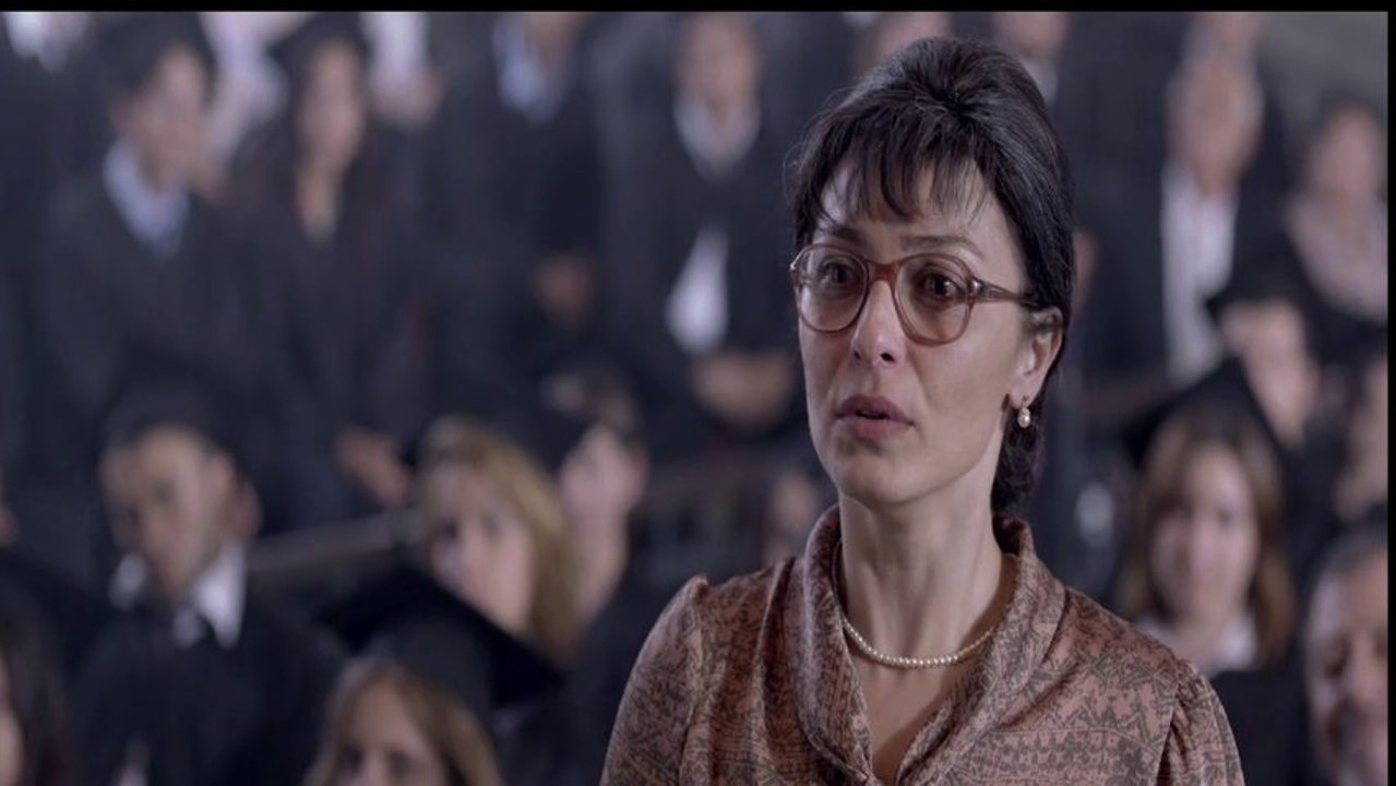 Ayça Bingöl "Benim Dünyam Mezuniyet Sahnesi"