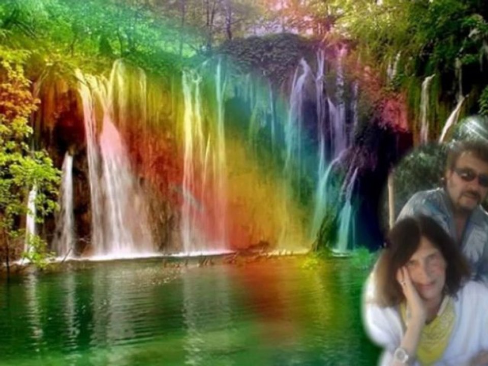 Jhohn barklay   chante   dans  la  ville   des  ames   en  peine      de   Jhohnny   hallyday