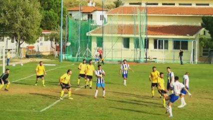 Il prend une violente frappe dans la tête... et marque !