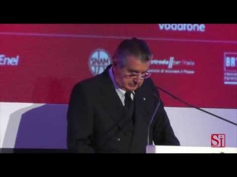 Napoli - De Benedetti ai giovani industriali: Nessun segnale di ripresa -1- (18.10.13)