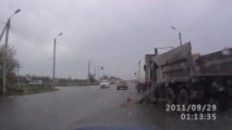 Ridiculous Truck crash: Driver totally drunk!