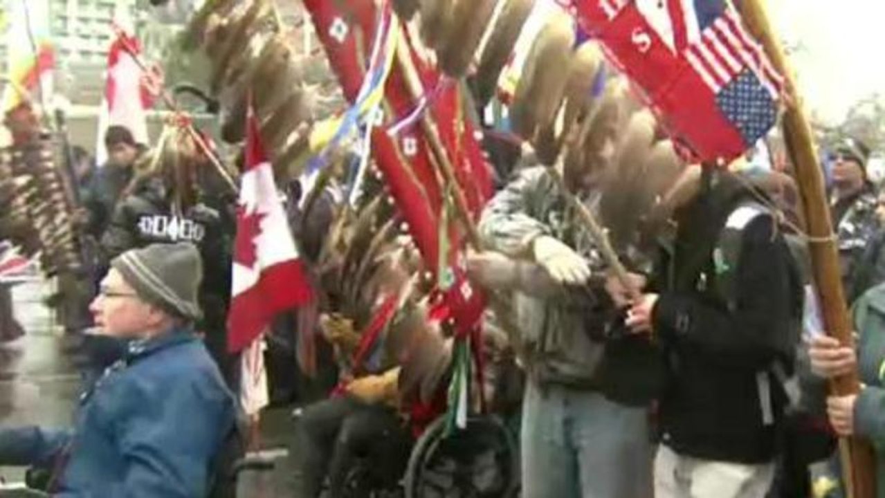 Protesters against fracking clash with Canadian...