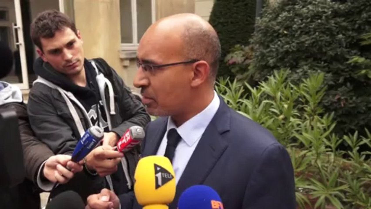 Harlem Désir salue la décision du président de la République de permettre à Léonarda de rentrer en France et souhaite que cette possibilité soit étendue à ses frères, soeurs et à sa mère