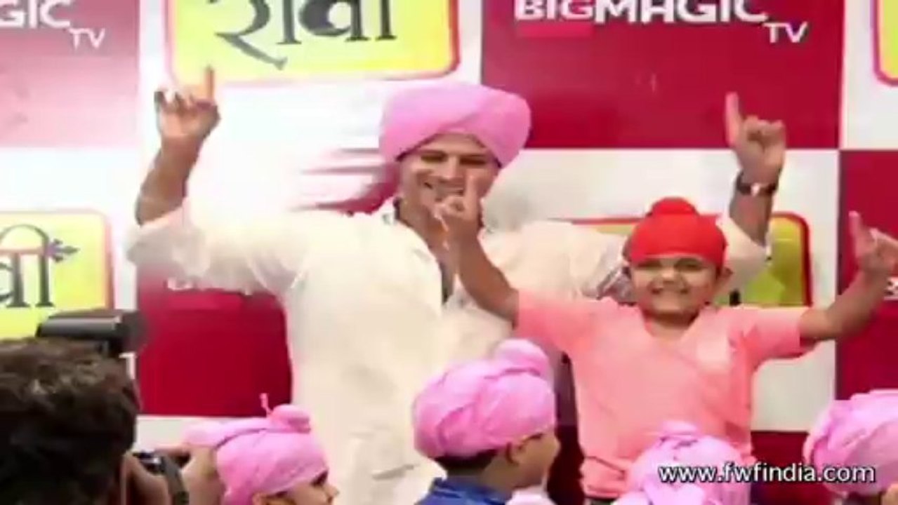 VIVEK OBERAI PROMOTES UPCOMING T.V.SERIAL RAAVI