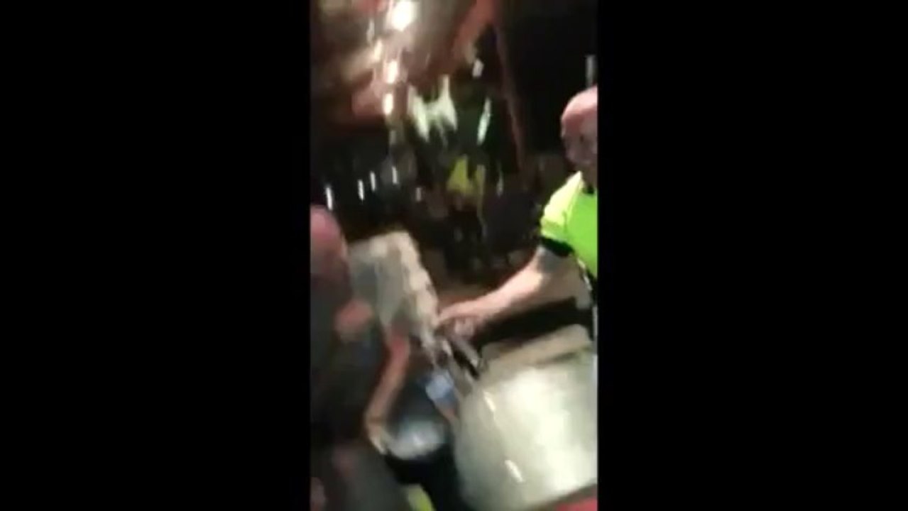 Deux gars Ivres jouent avec un taser!