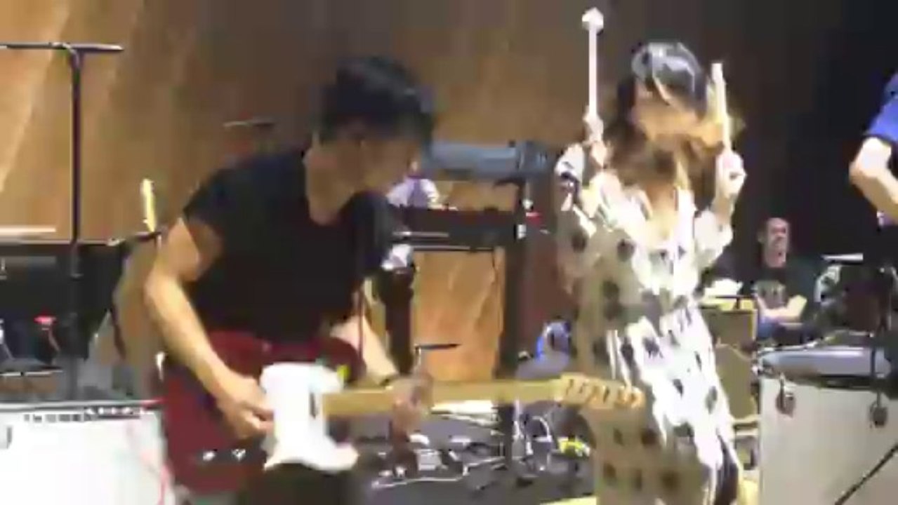 Lilly Wood and the prick - concert Tour Eiffel - extrait