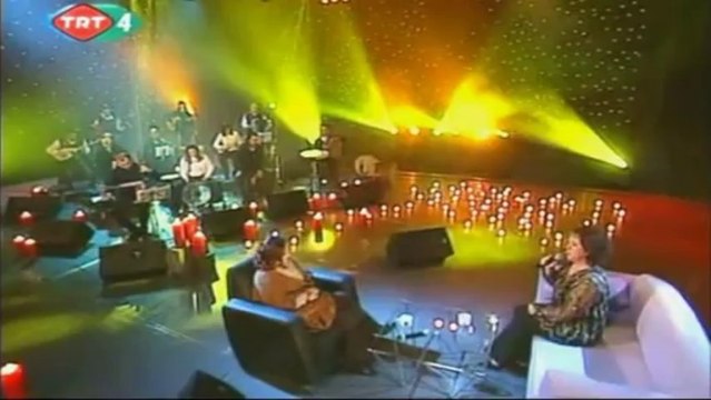 emel taşçıoğlu anam ağlar başucumda oturur yar dilinden