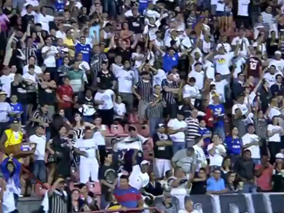 Corinthians bate Criciúma com gol de Pato