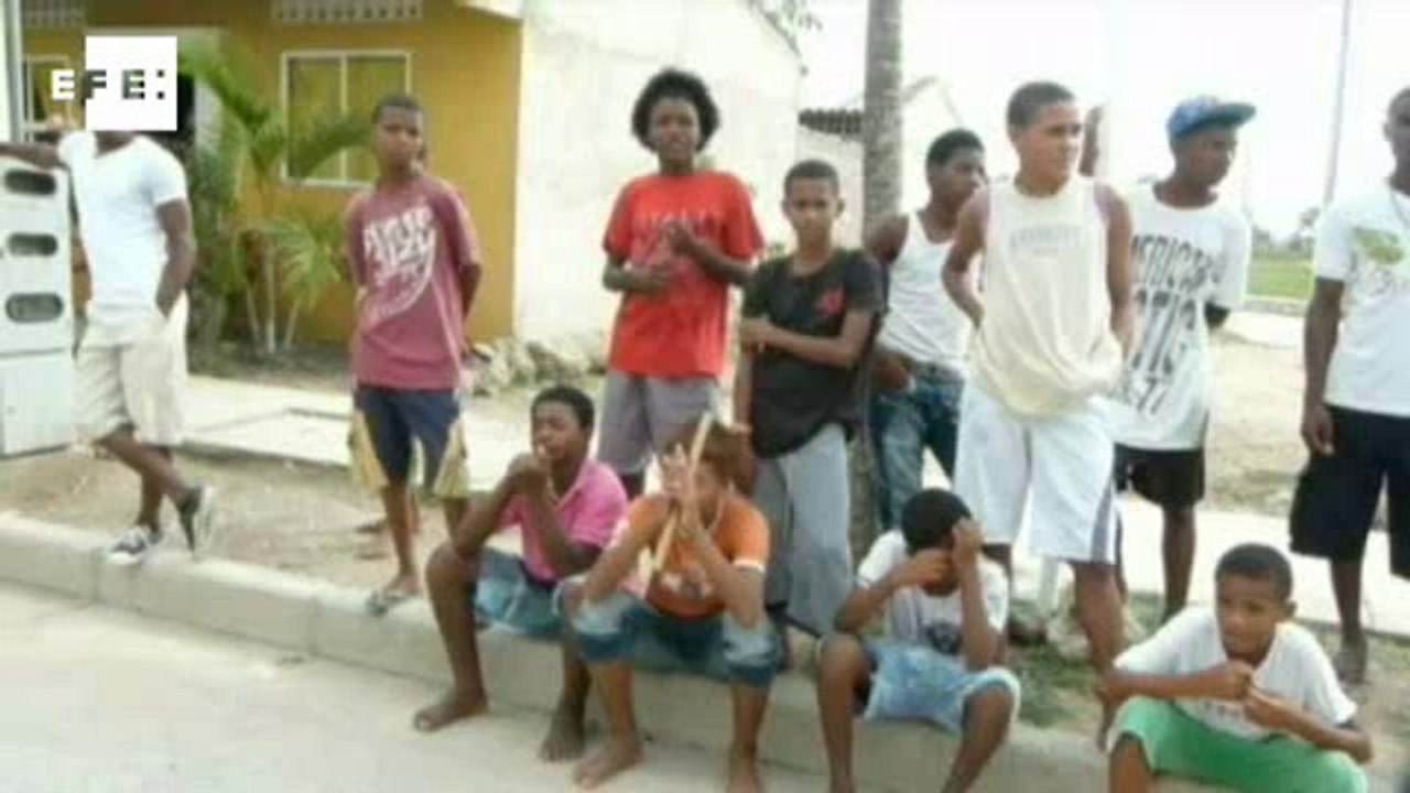 Shakira anuncia na Cúpula das Américas aliança educativa para crianças.