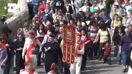 Milhares de cristãos recriam entrada de Jesus em Jerusalém.