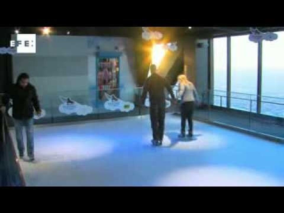 Ice skating reaches new heights in Chicago