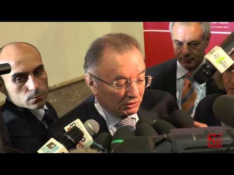 Napoli - Squinzi: Spero che il Parlamento non peggiori la Finanziaria -1- (19.10.13)