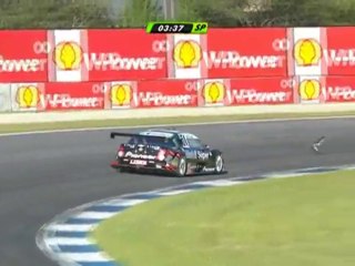 Átila Abreu atropela quero-quero na volta da pole position em Curitiba