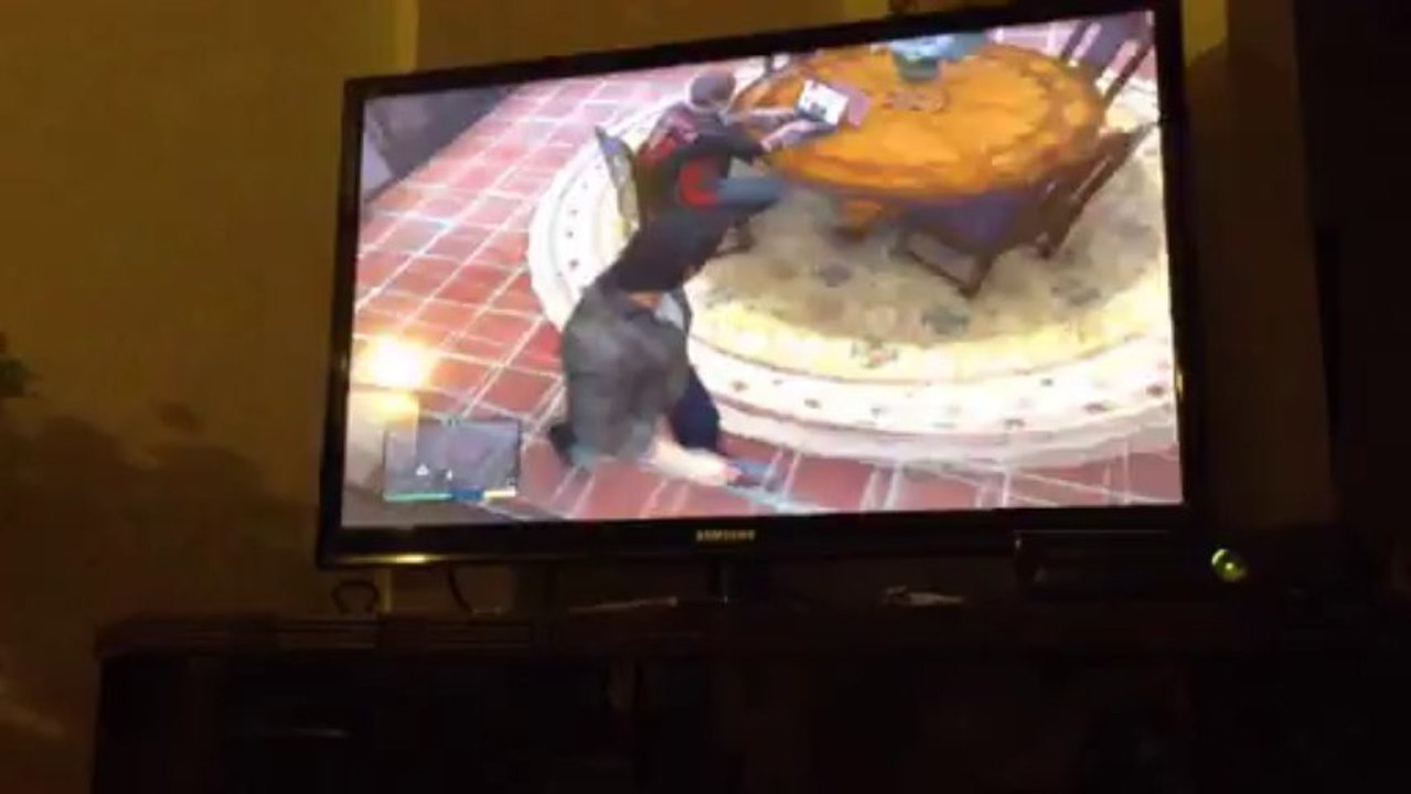 GTA V EASTER EGGS (NIKO BELLIC AND ROMAN) LIFE INVADERS ..... JIMMMYYYY :D