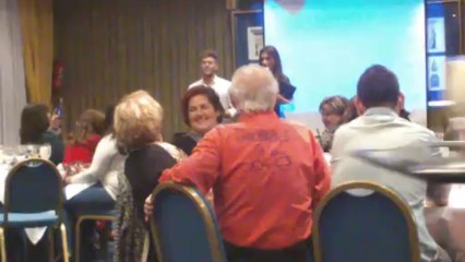 susana y gonzalo hablando en la cena