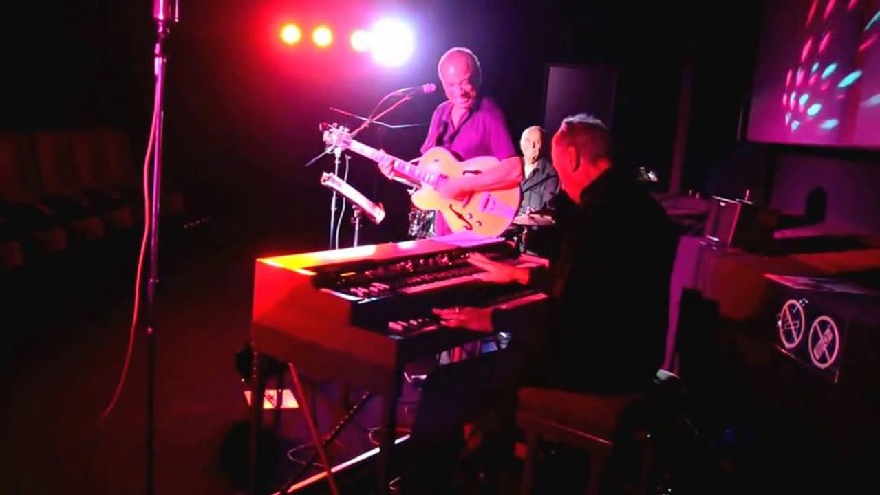 CAMMAS Pierre - orgue Hammond - The cat - YouTube