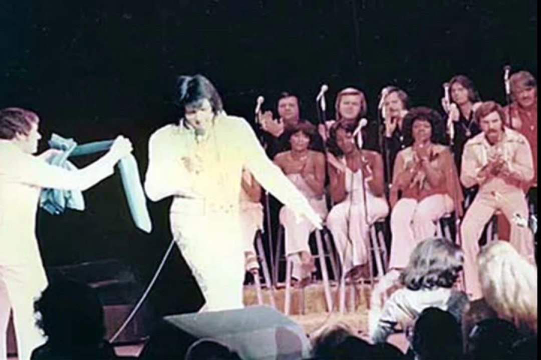 ▶ Elvis Presley "I Just Can't Help Believin"     (RARE 1976 Live Version)