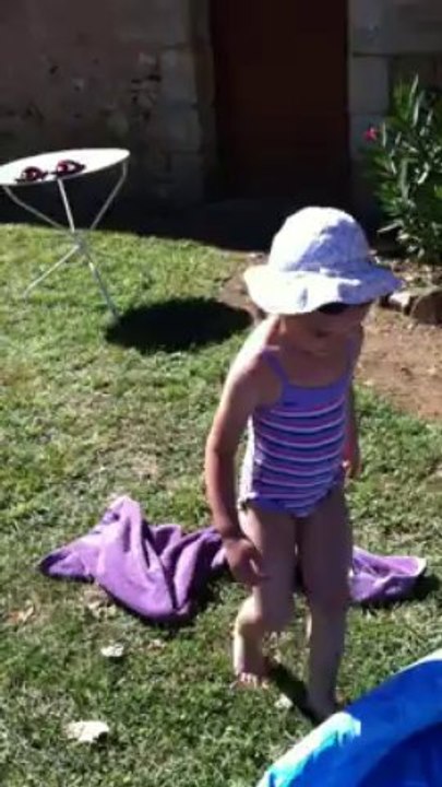 Mariée à la piscine