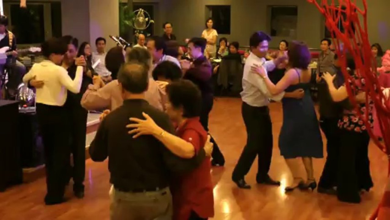 Soirée dansante khmer កេសរតន្ត្រី