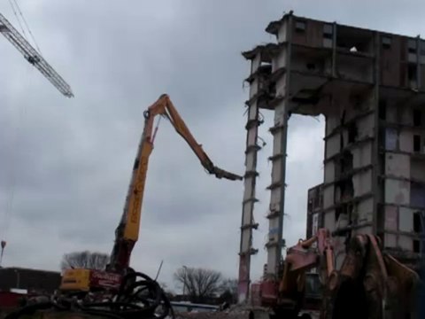 A site see to the community and model home of One Park Place Condos South Tower by Daniels.