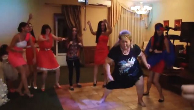 La danse de la grand mère russe