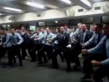 le haka impressionnant des joueurs de Northland pour le départ de René Ranger
