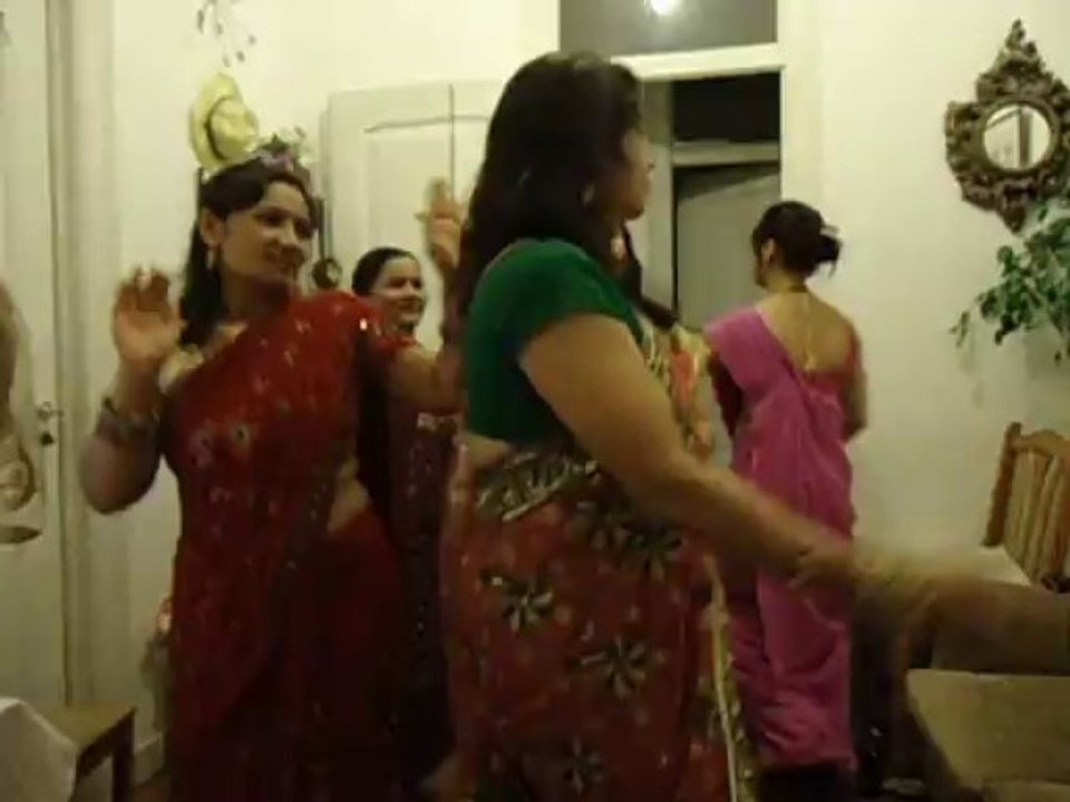 PortugalTeez तिज २०७०  नेपाली नारीहरु तिजको गीतमा नाच्दै @इन्द्रेणीका याद यात्रा (5)