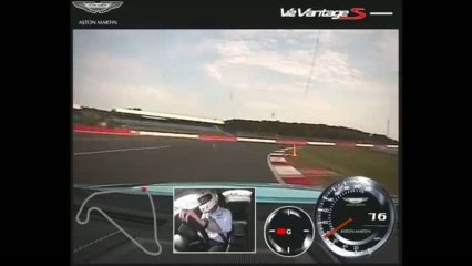 Un tour de Silverstone en Aston Martin Vantage S