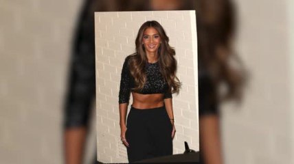 Nicole Scherzinger Has a Midriff Moment in a Tiny Crop Top