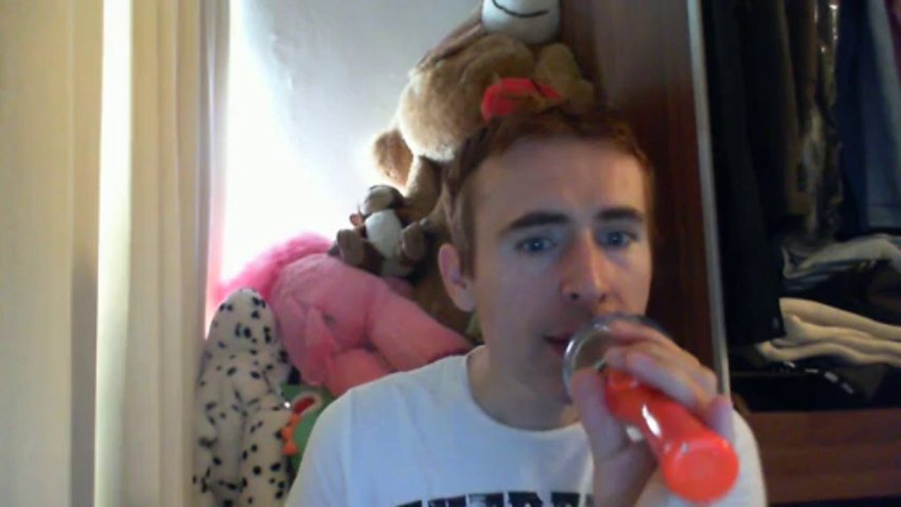 Wiwi égratigne "il faut construire ton paradis" de Chantal Goya