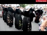 Pont-Aven. La Reine des fleurs d'ajonc couronnée