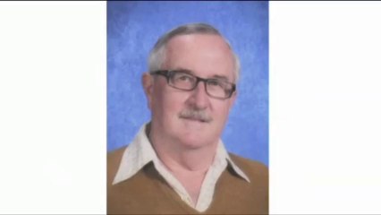 40 ans de photo de classe avec les mêmes habits