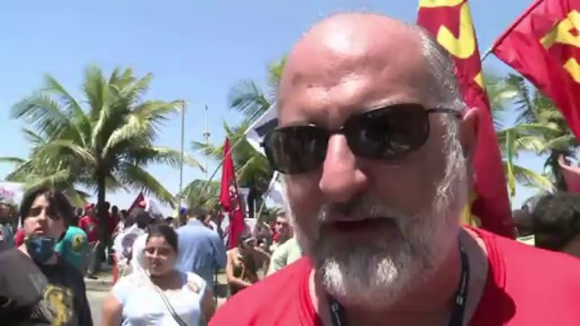 Oil workers, police clash as Brazil auctions oil licenses